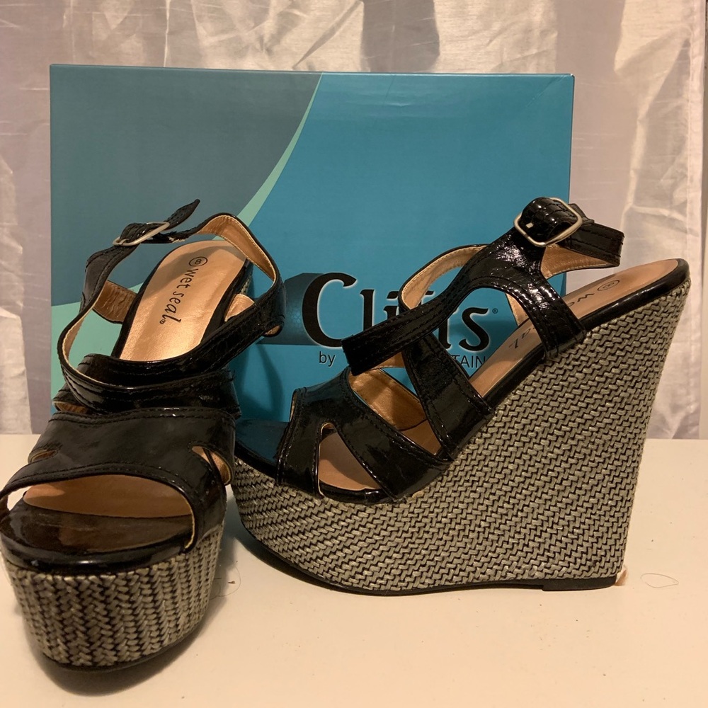 very comfy/casual wedges.